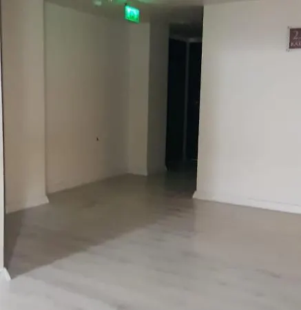 Hotel Sera 2*