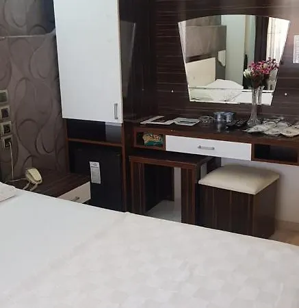 Hotel Sera 2*